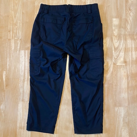 Duluth Trading Co Dry on the Fly Improved Capris - Black - Picture 4 of 16